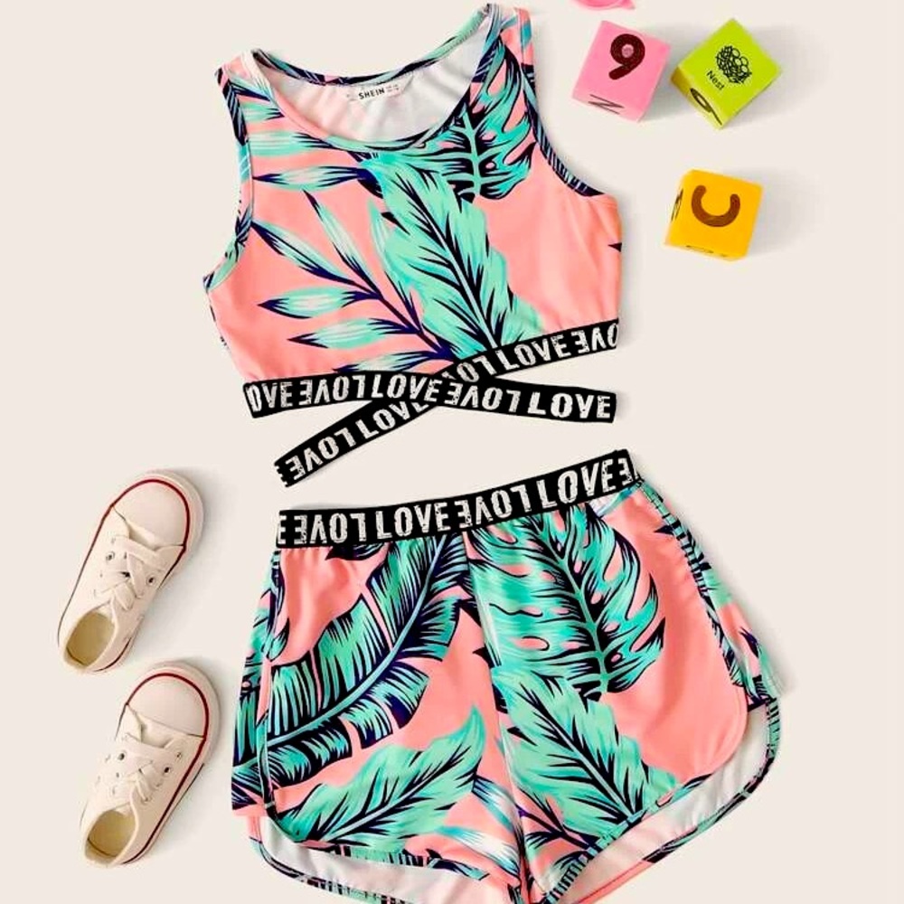 Crop top with matching Hawaiian 🌺 shorts